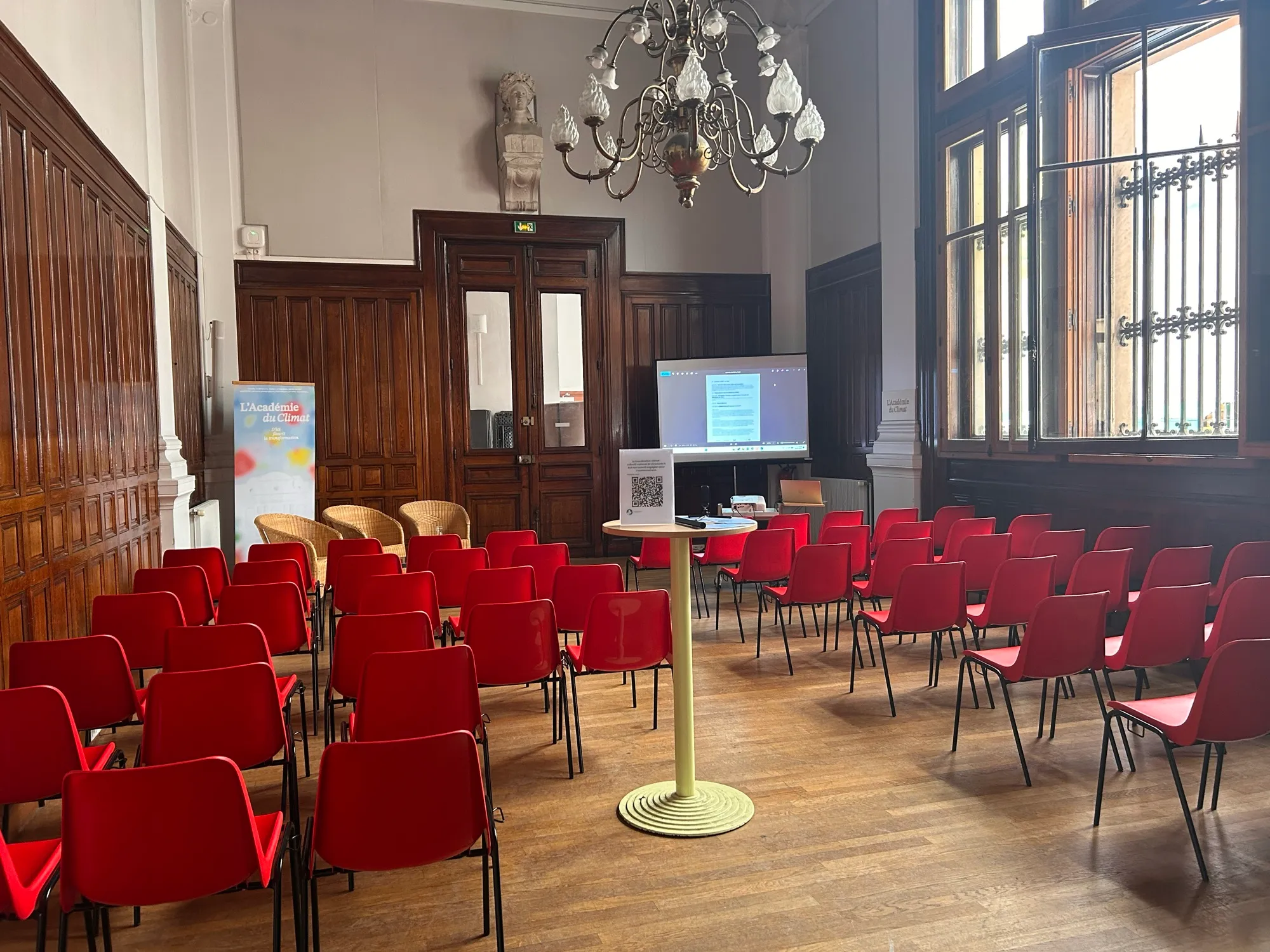 The room before the talk.