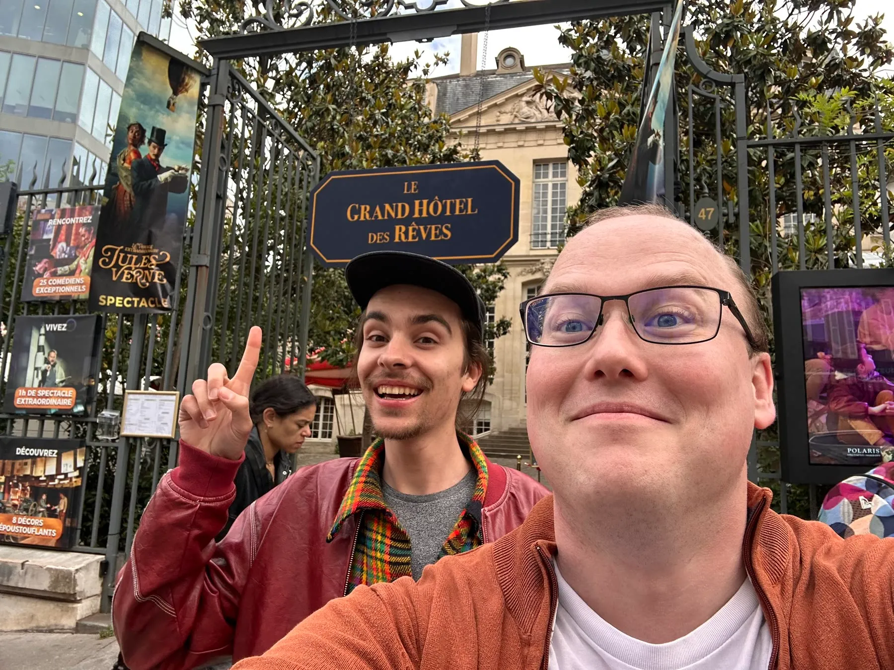 Zéphir and Michael taking a selfie outside the Grand Hôtel des Rêves in Paris.
