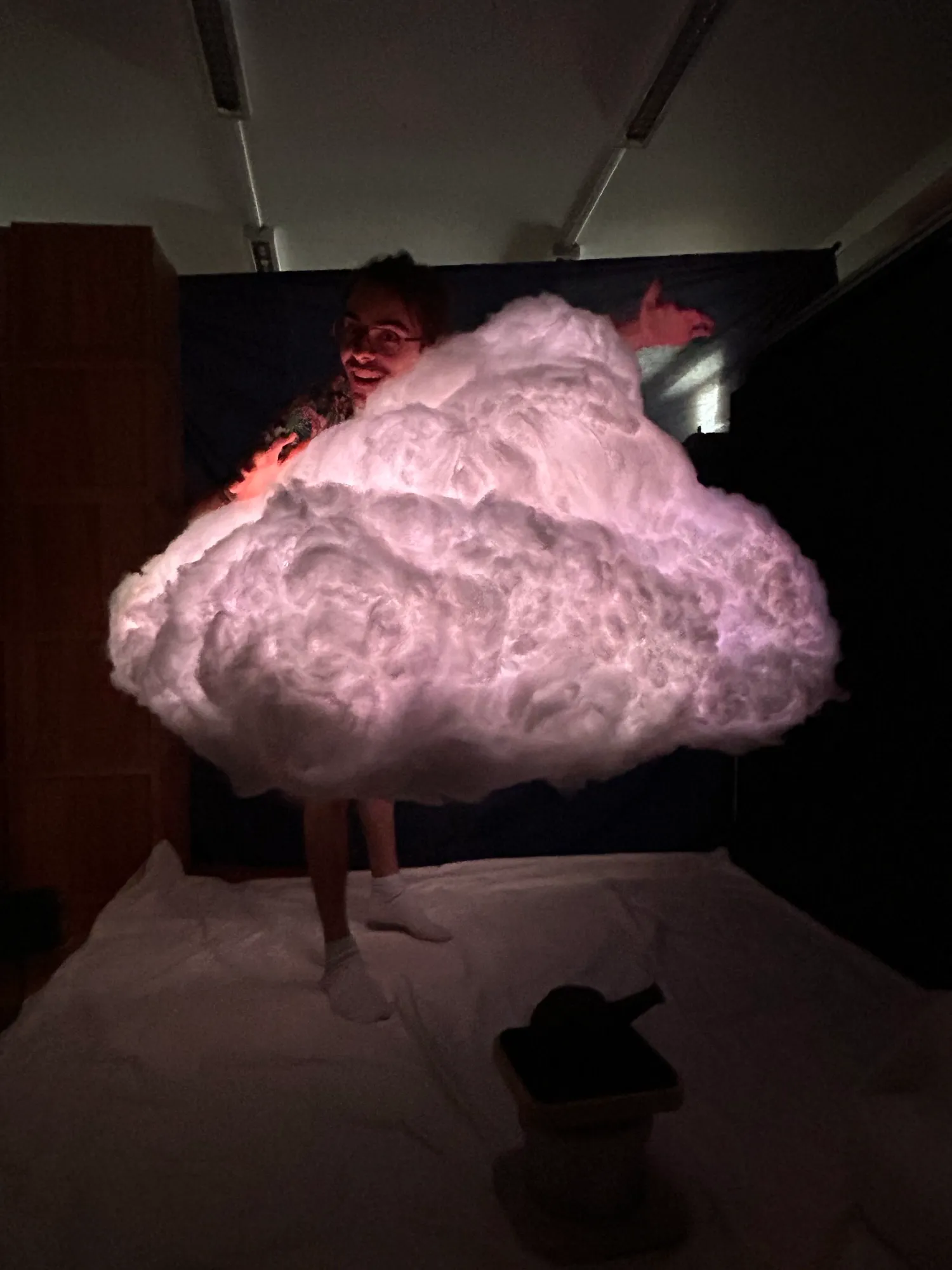 Zéphir hugging the cloud while it glows white.
